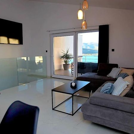 Luxury Villa Lana Apt, Seaview Terrace, Large Outdoor Space, Bbq โตรกีร์ ภายนอก รูปภาพ