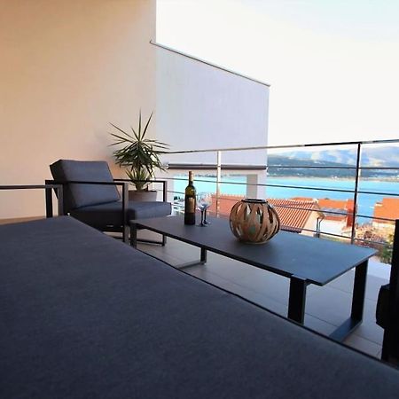 Luxury Villa Lana Apt, Seaview Terrace, Large Outdoor Space, Bbq โตรกีร์ ภายนอก รูปภาพ
