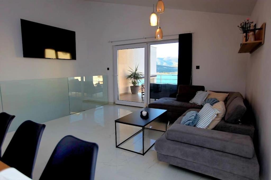 Luxury Villa Lana Apt, Seaview Terrace, Large Outdoor Space, Bbq โตรกีร์ ภายนอก รูปภาพ