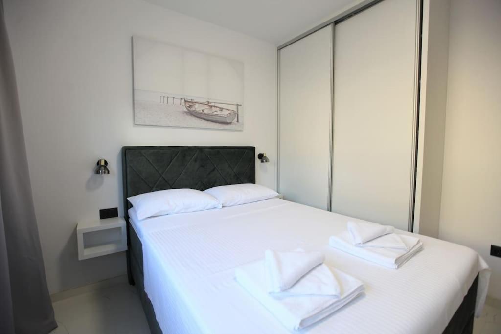 Luxury Villa Lana Apt, Seaview Terrace, Large Outdoor Space, Bbq โตรกีร์ ภายนอก รูปภาพ