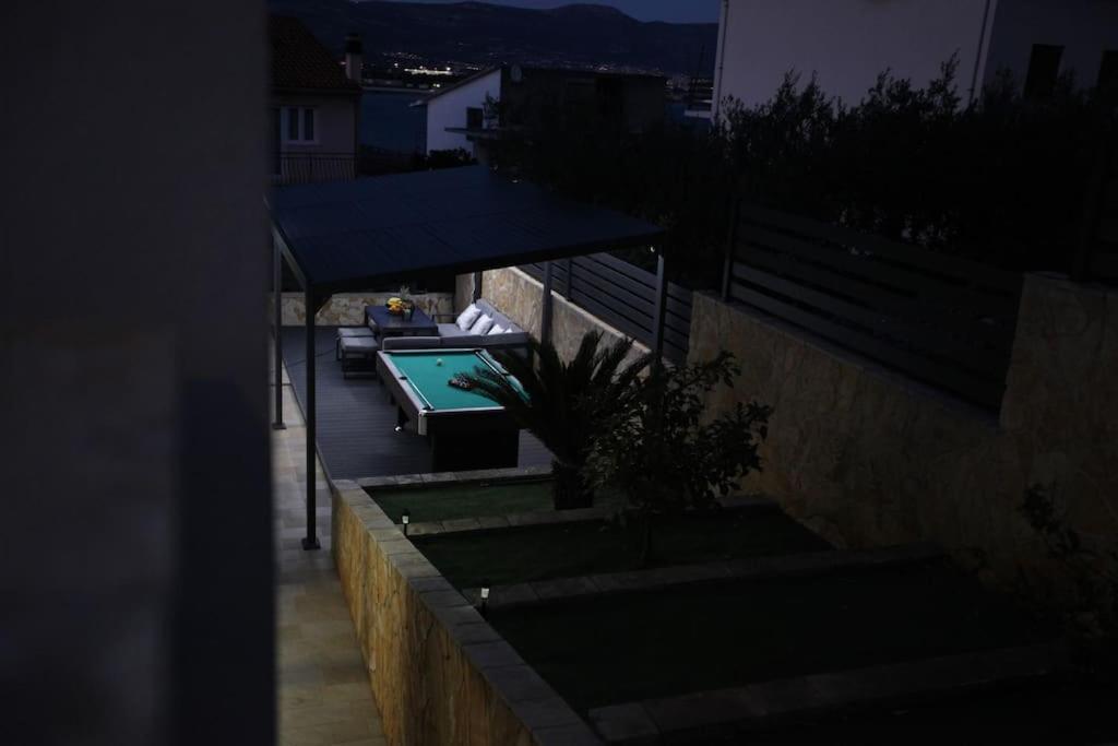 Luxury Villa Lana Apt, Seaview Terrace, Large Outdoor Space, Bbq โตรกีร์ ภายนอก รูปภาพ