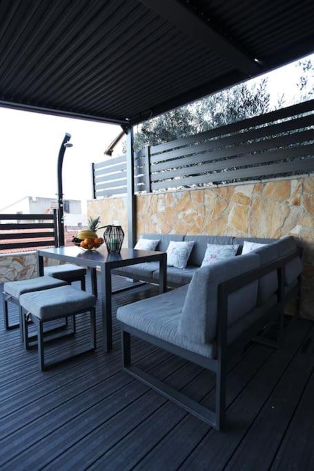 Luxury Villa Lana Apt, Seaview Terrace, Large Outdoor Space, Bbq โตรกีร์ ภายนอก รูปภาพ
