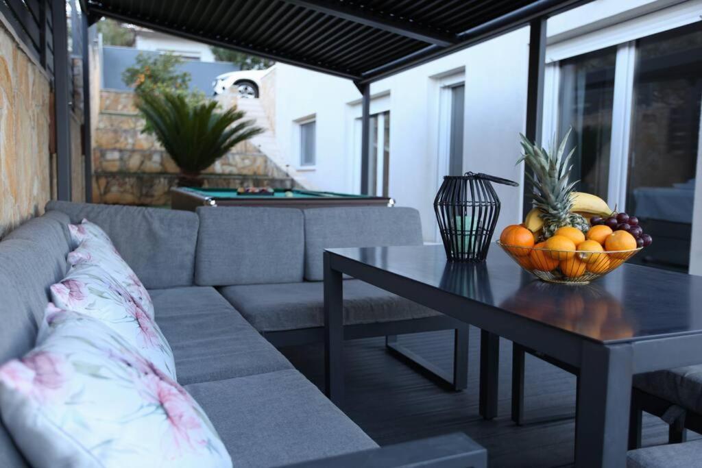 Luxury Villa Lana Apt, Seaview Terrace, Large Outdoor Space, Bbq โตรกีร์ ภายนอก รูปภาพ