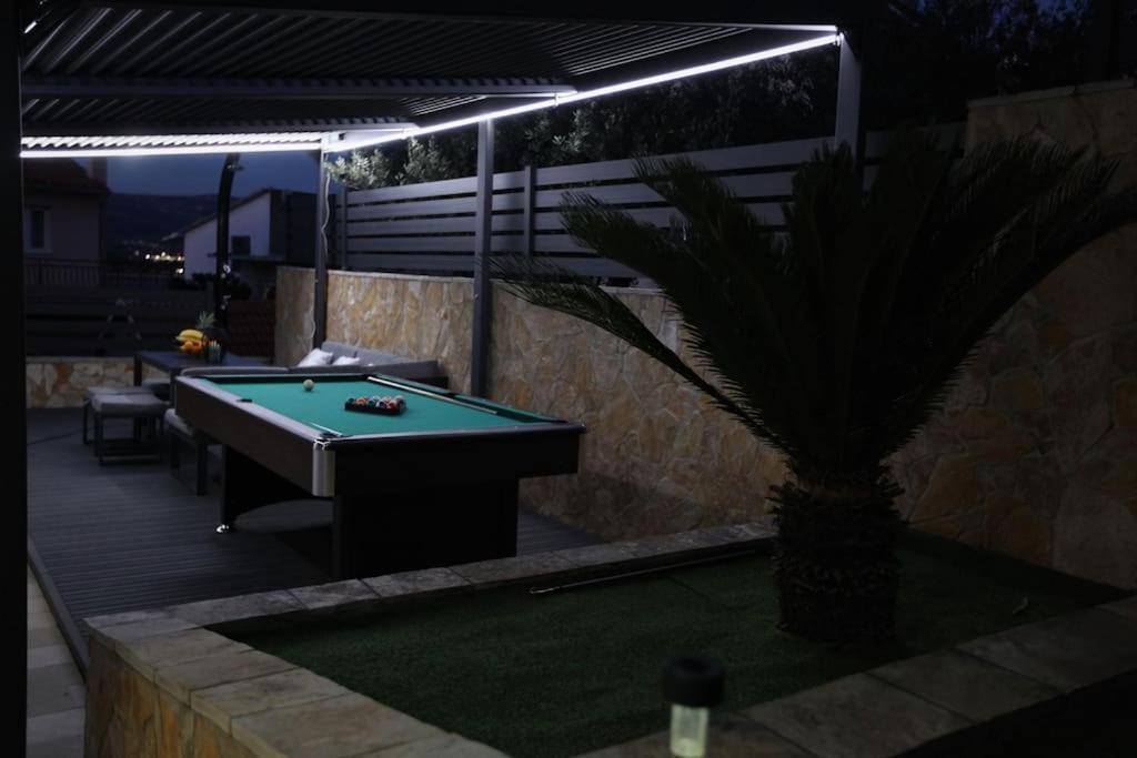 Luxury Villa Lana Apt, Seaview Terrace, Large Outdoor Space, Bbq โตรกีร์ ภายนอก รูปภาพ
