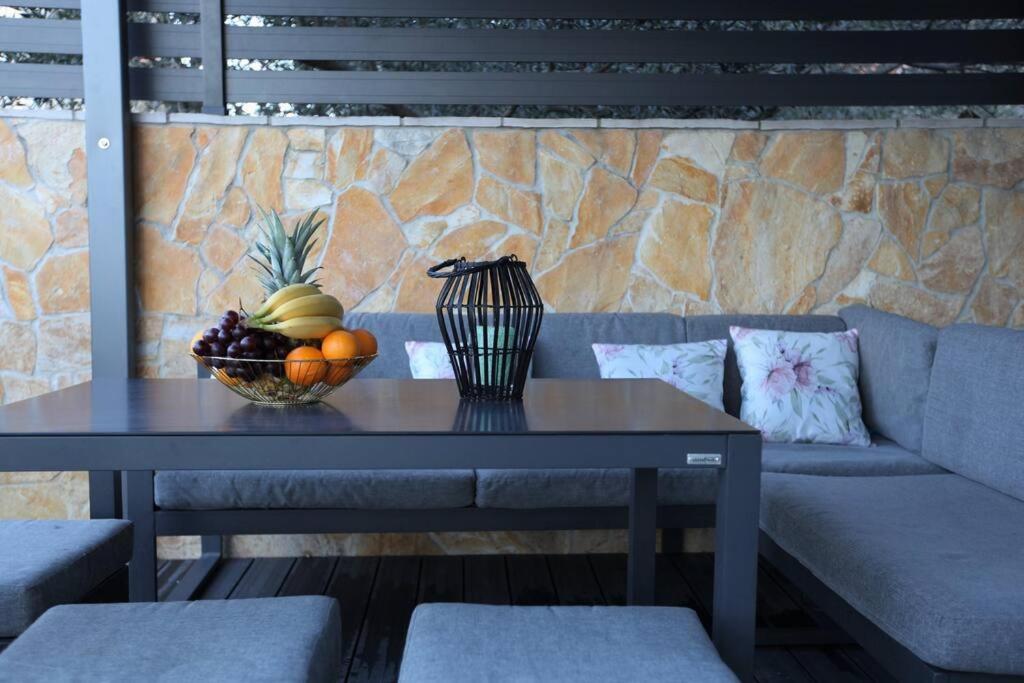 Luxury Villa Lana Apt, Seaview Terrace, Large Outdoor Space, Bbq โตรกีร์ ภายนอก รูปภาพ