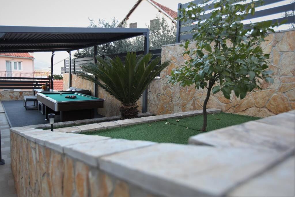 Luxury Villa Lana Apt, Seaview Terrace, Large Outdoor Space, Bbq โตรกีร์ ภายนอก รูปภาพ