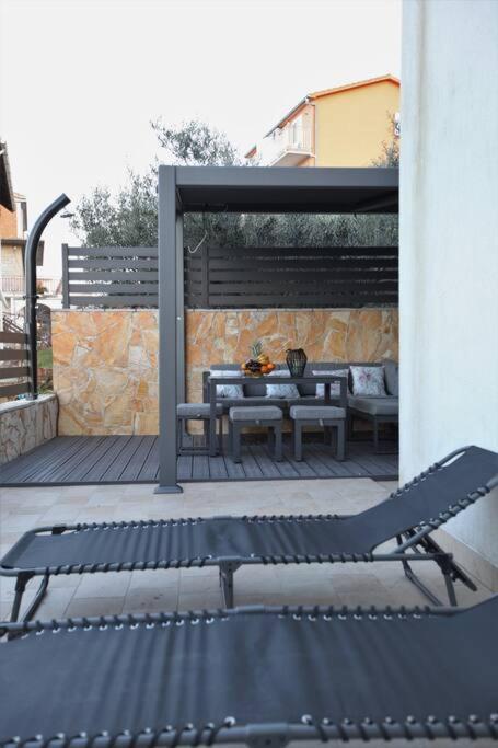 Luxury Villa Lana Apt, Seaview Terrace, Large Outdoor Space, Bbq โตรกีร์ ภายนอก รูปภาพ