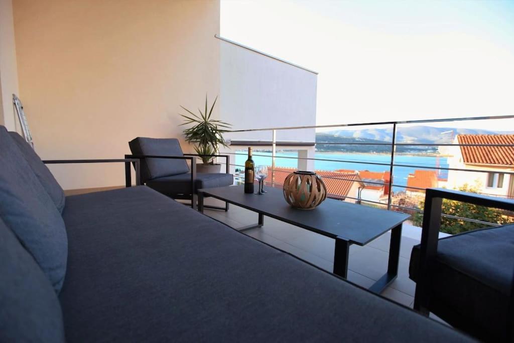 Luxury Villa Lana Apt, Seaview Terrace, Large Outdoor Space, Bbq โตรกีร์ ภายนอก รูปภาพ
